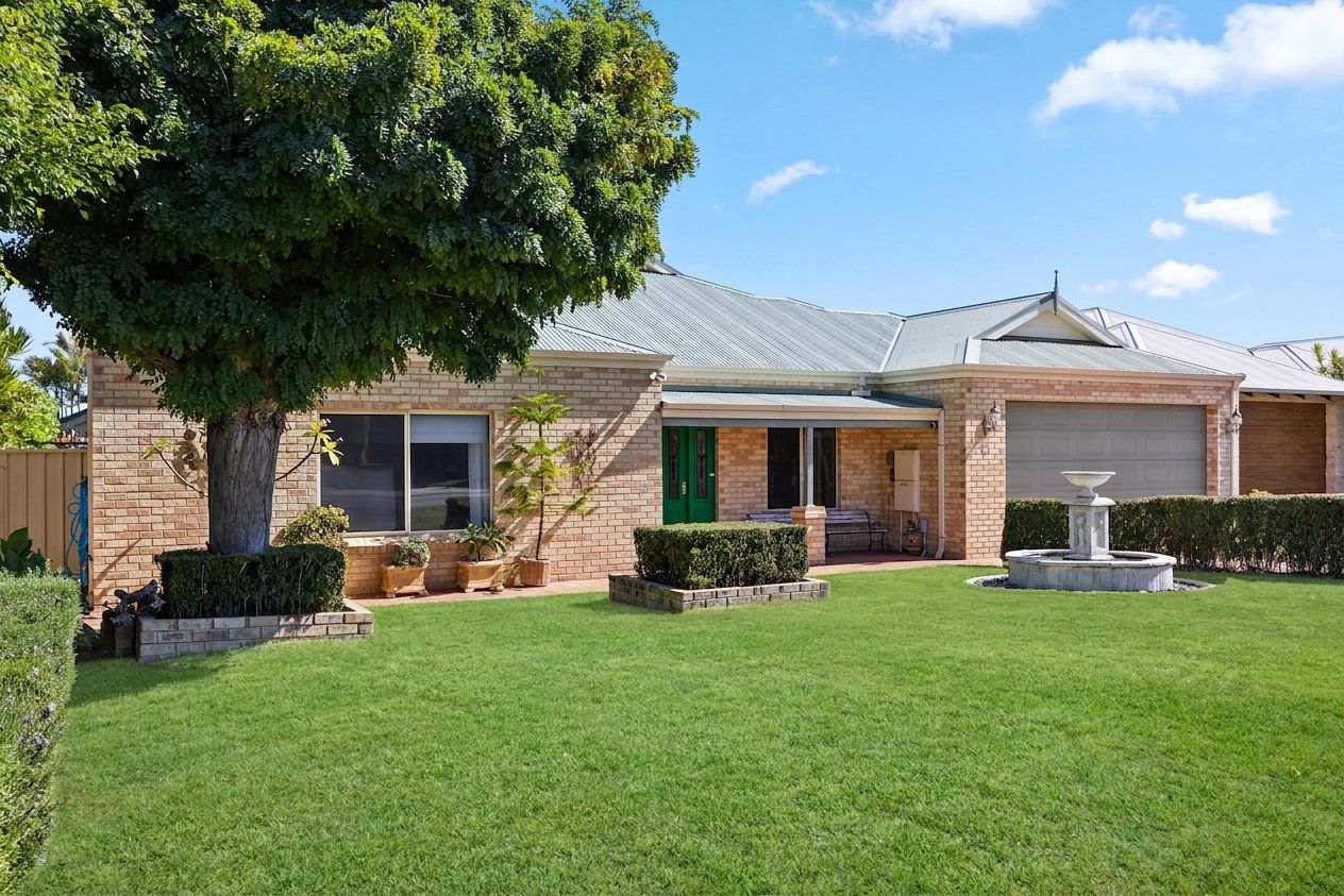 33 Oakdene Drive, Madeley - 5 bedroom house thumbnail image